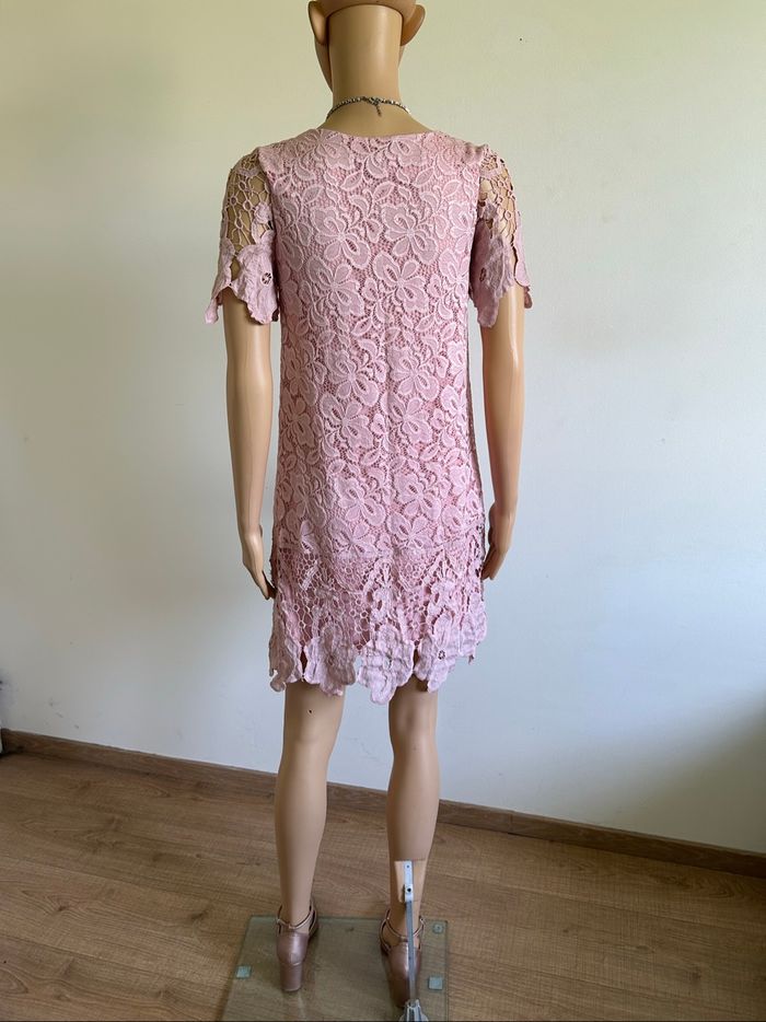 Robe rose en dentelle Mela London taille européenne 36 jamais portée - photo numéro 6