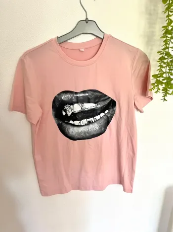Très jolie tee shirt à courte manche pour femme