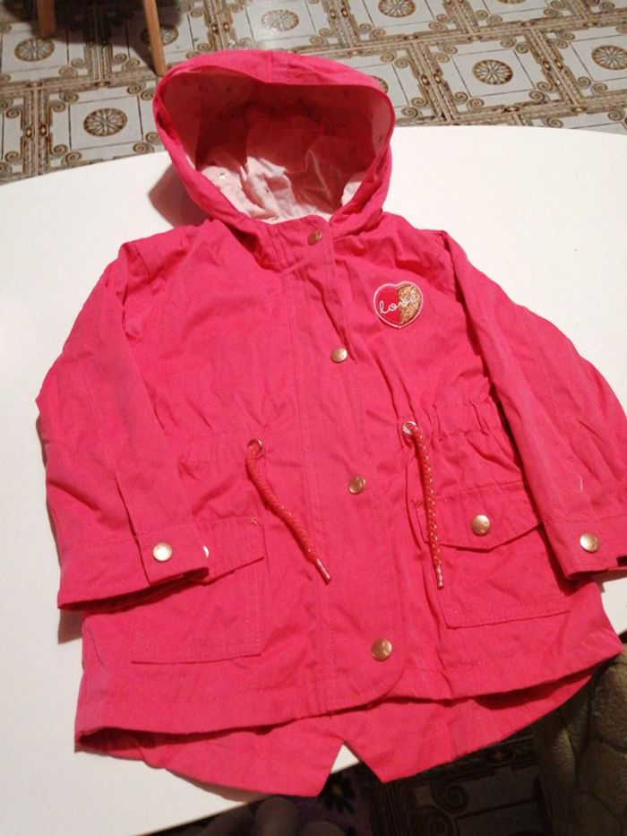 Petit imperméable rose