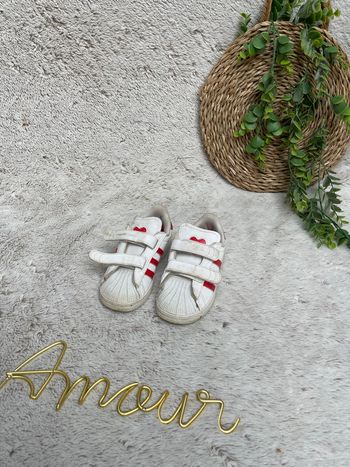 Basket superstar blanche à cœur rouge - Taille 26 - Adidas 