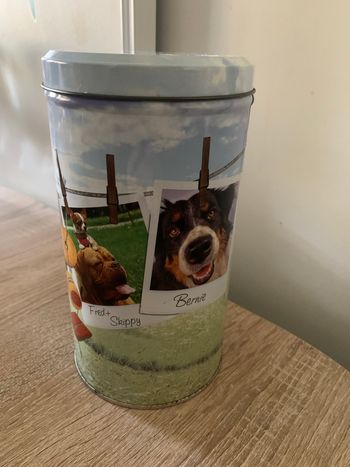 Boîte métal pour friandises de chien