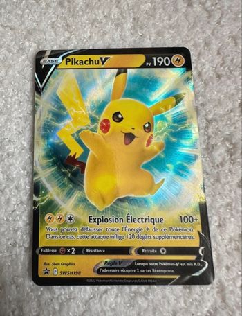 carte Pokémon Pikachu V