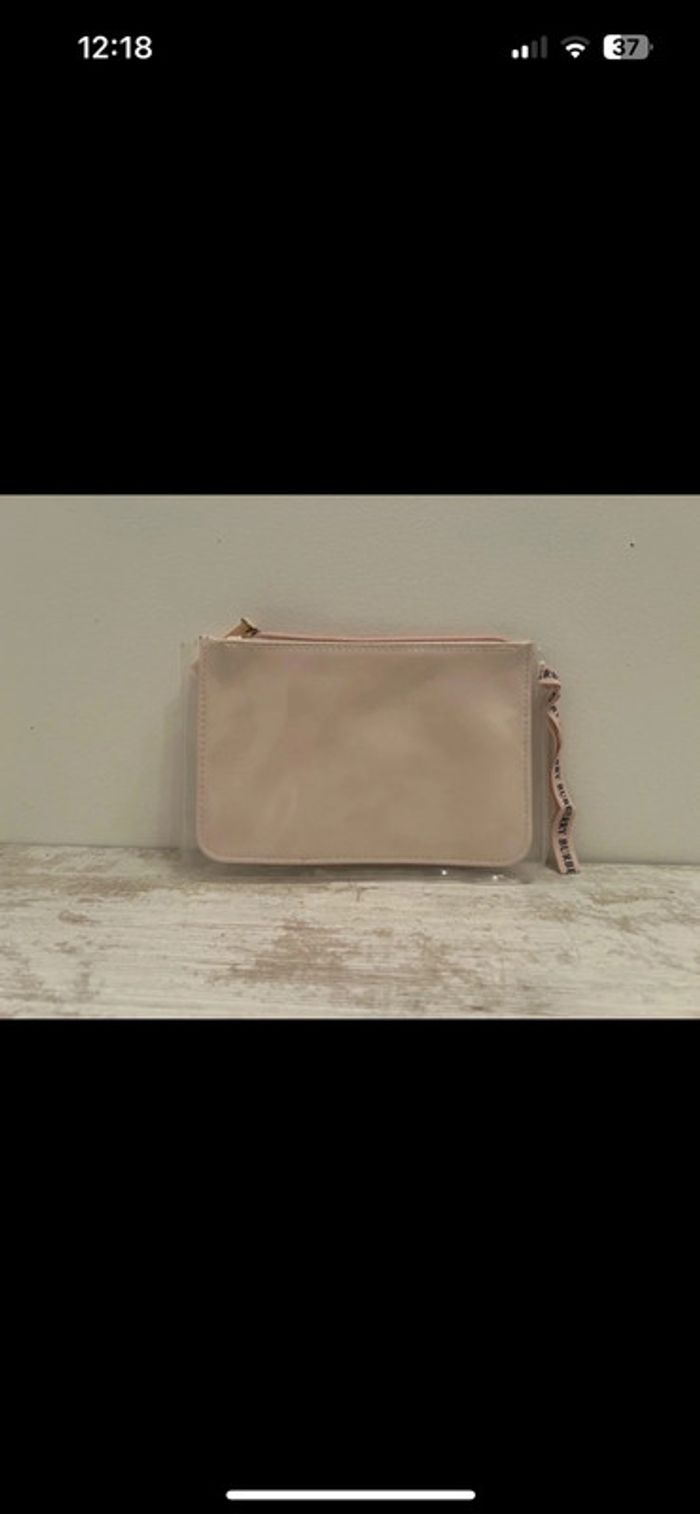 Pochette Burberry rosé et transparente - photo numéro 5