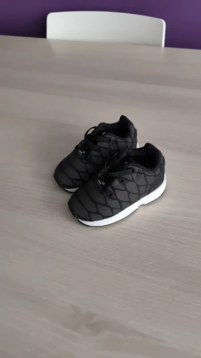 Basket adidas ZX flux taille 19 neuf
