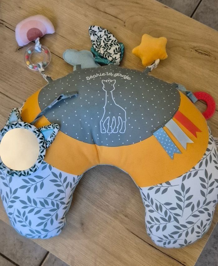 Coussin d'éveil et de jeu Sophie la Girafe - Multi-activités - photo numéro 1