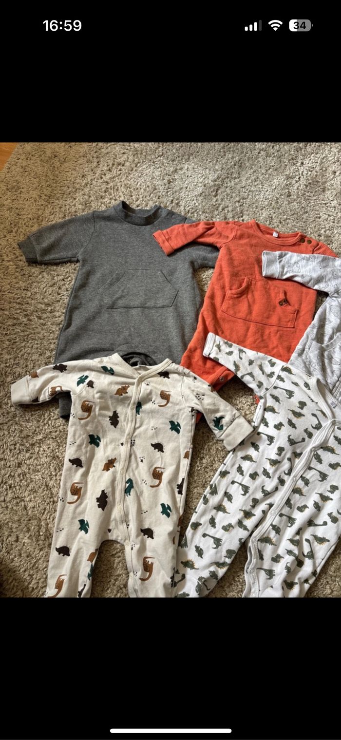 Lot de pyjamas - photo numéro 2