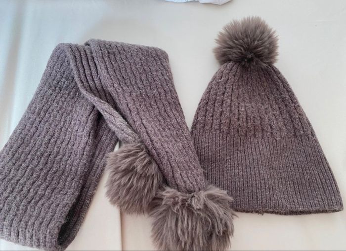 Ensemble bonnet et foulard Zara