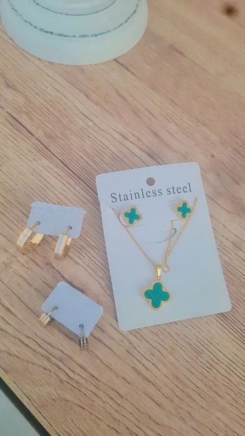 Lot bijoux ( prix ferme)