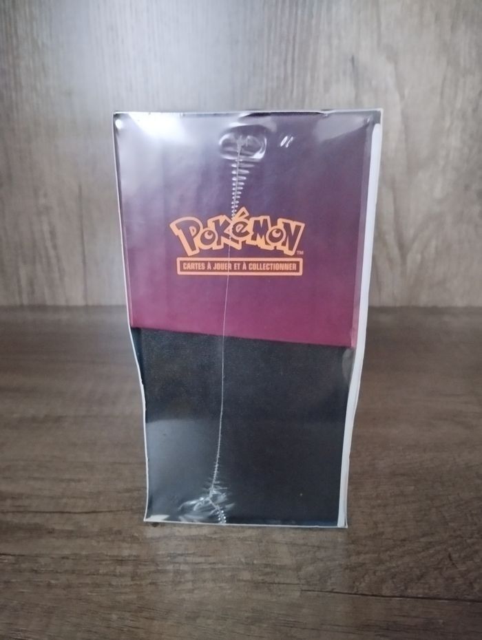 Pokémon 
ETB 
Écarlate et Violet EV3
Flammes Obsidienne - photo numéro 4