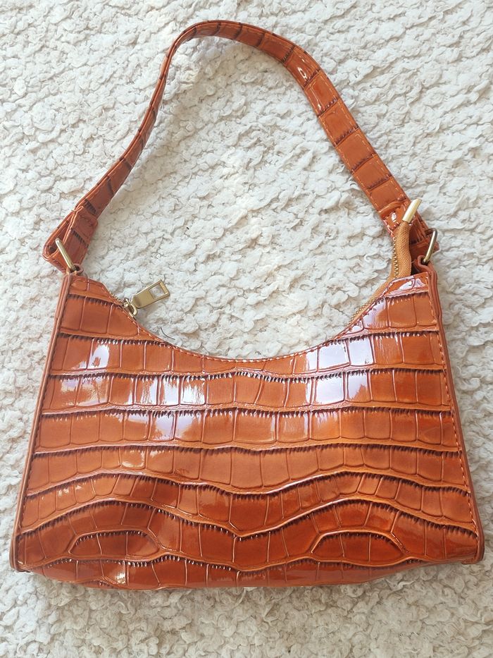 Petit sac à mains vernis croco