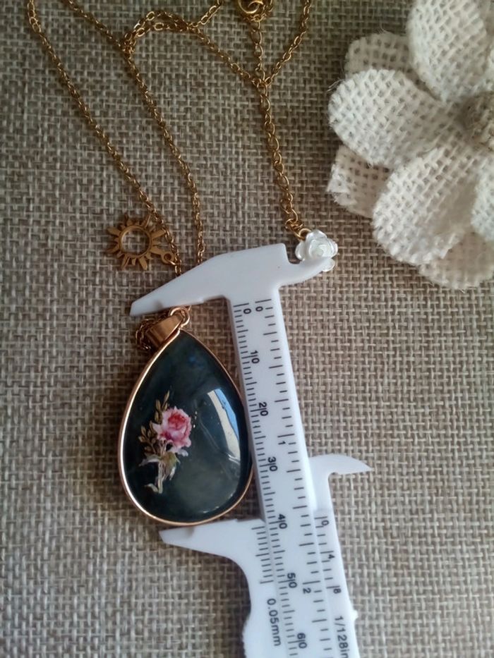 Collier avec pendentif en pierre de labradorite à reflets bleutés - photo numéro 4