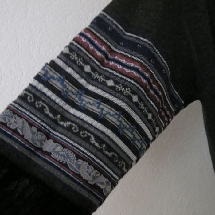 ✨ Cardigan cosy avec superbes boutons et manches à motif – unique & stylé ! ✨ - photo numéro 3