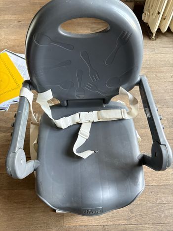 Chaise haute siège table très bon état camping et déplacement BÉBÉ CHICCO snack