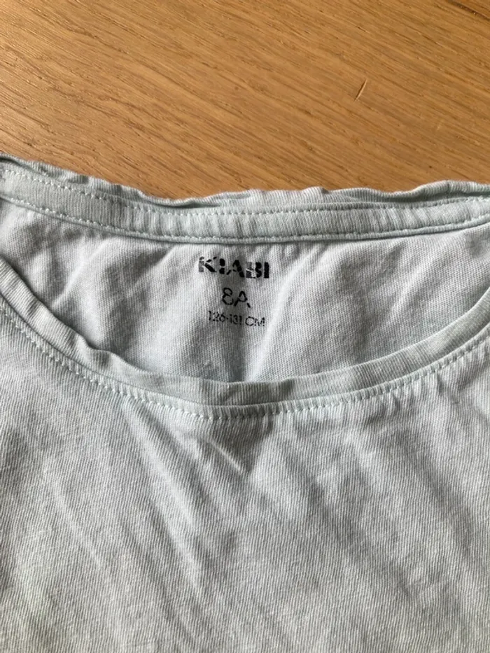 Salopette short + 2 tshirts 7 ans - photo numéro 4