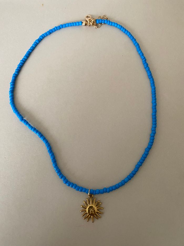 Collier perles bleues petit soleil - photo numéro 2