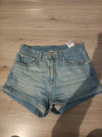 Short levis