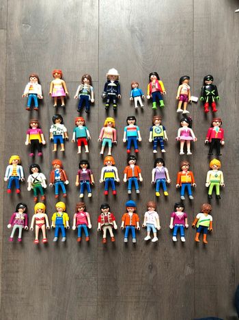Lot de 34 personnages playmobil