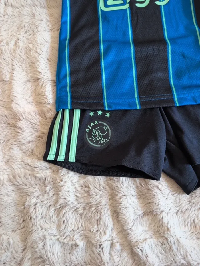 Ensemble neuf. Adidas. 9/12 mois . Ajax - photo numéro 2