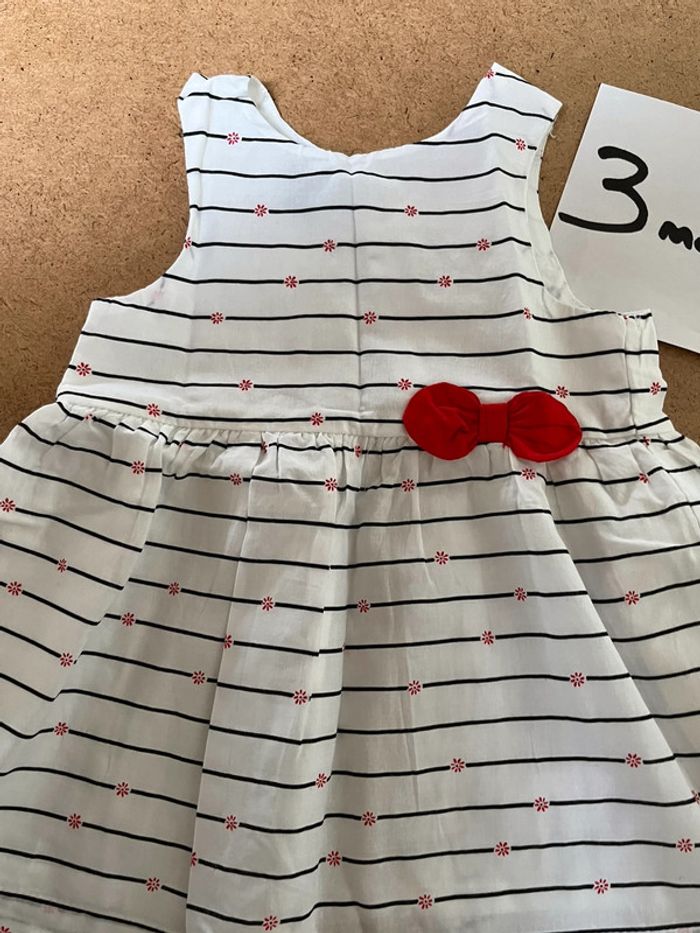 Robe Kiabi 3 m’ois neuve - photo numéro 2