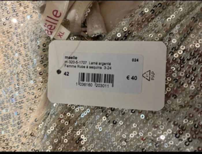 Robe à paillettes - photo numéro 2