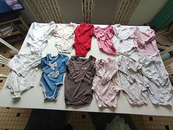 Lot de 12 bodys manches longues taille 24 mois