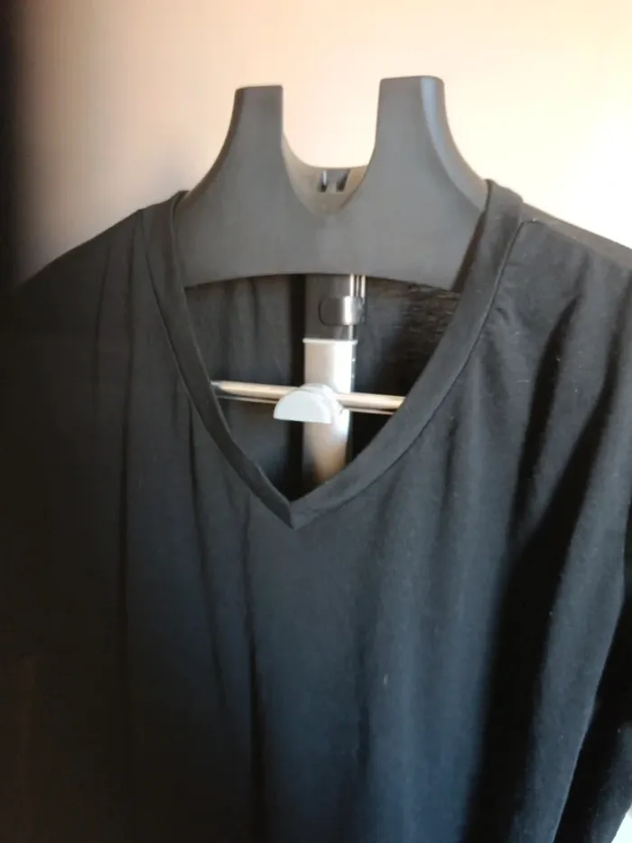 T-shirt noir neuf - photo numéro 4