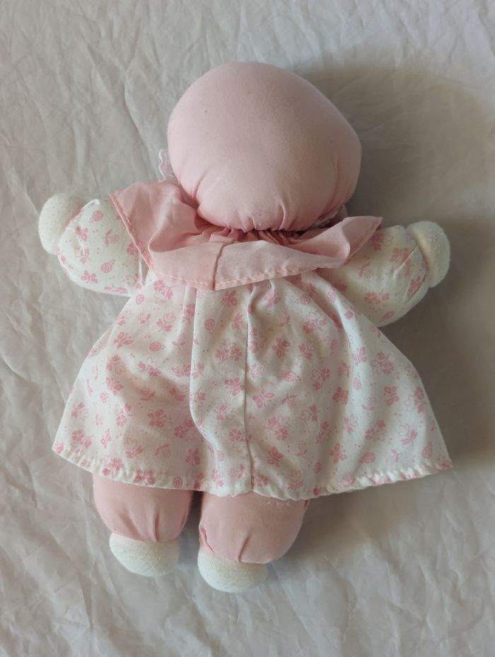 Poupée Fille Molletonnée Bonnet Nuit Ruban Roses Robe Fleurs Papillons Peluche Petits Enfants Bébés - photo numéro 6