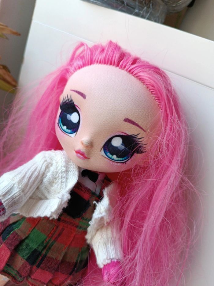 Na Na! surprise poupée doll cheveux hair rose pink fushia Flamant rose robe carreau écossaise - photo numéro 2