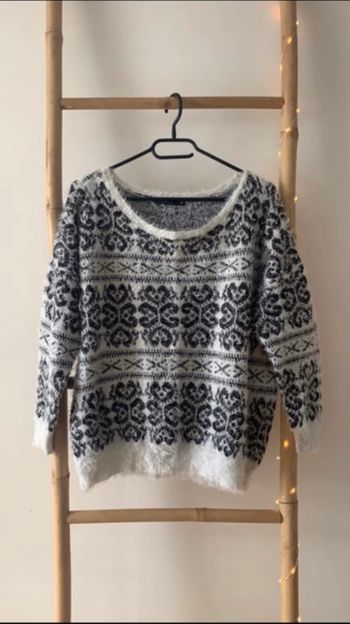 Pull à motif blanc et noir