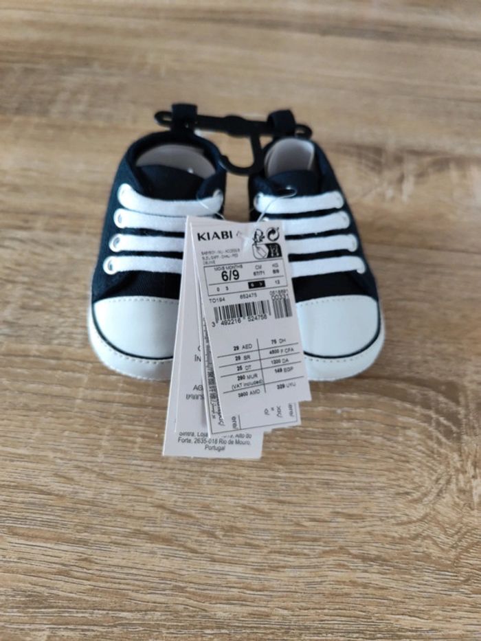 Chaussures bébé 6/9 mois taille 18