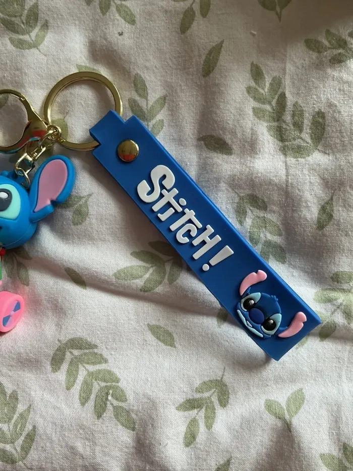 porte clés Disney Stitch fait du vélo REF 18 - photo numéro 4