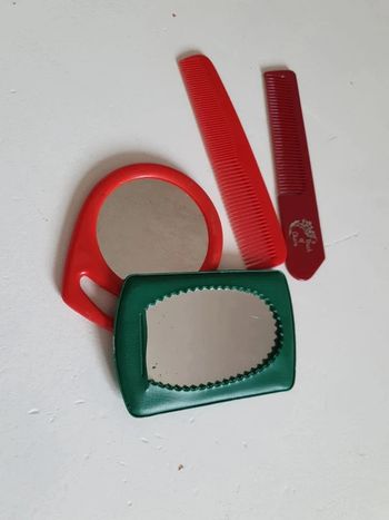 Lot peignes et miroirs de sac