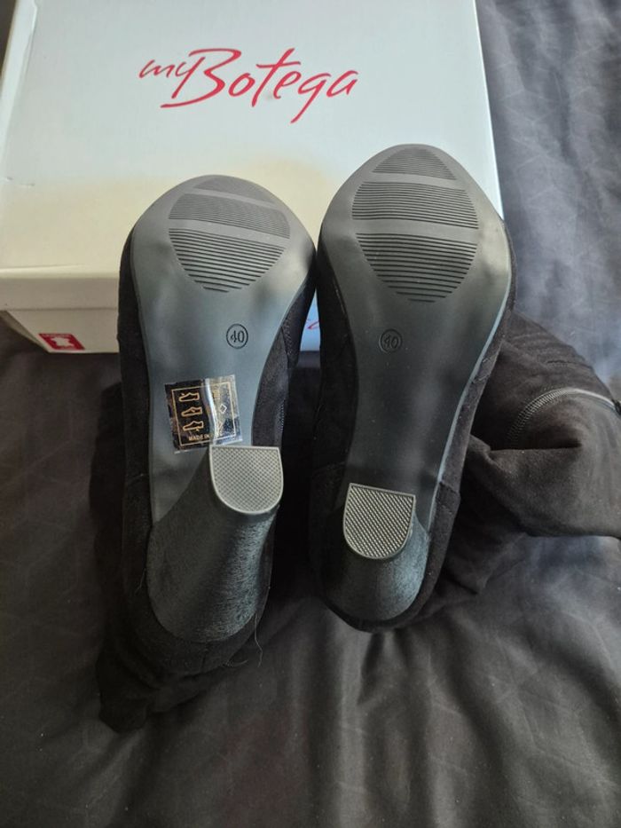 Bottes noires en velours neuves taille 40 - photo numéro 3