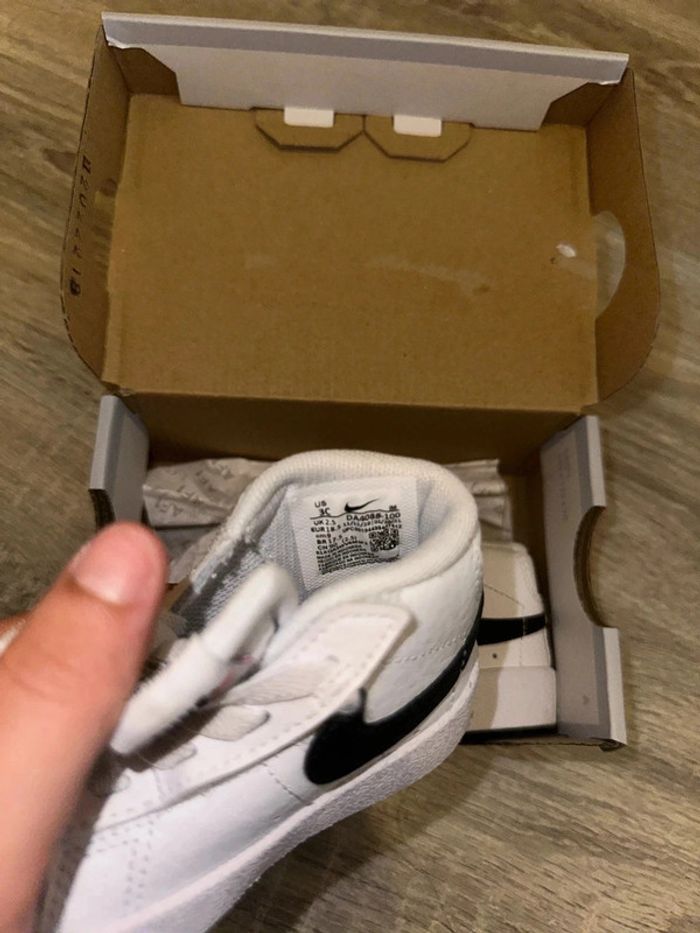 Basket montante Nike T18,5 neuve - photo numéro 10