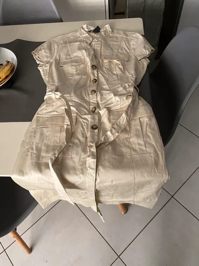 Robe beige  taille 40  h m - photo numéro 2