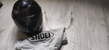 Casque de moto shoei avec housse et visière de rechange