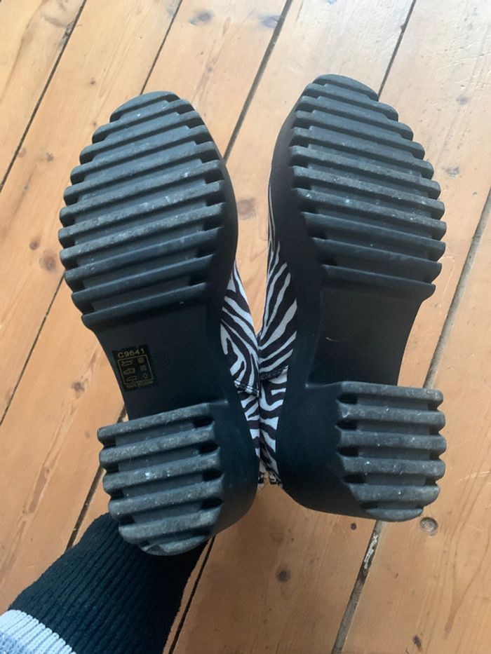 Chaussures bottines motif zèbre mi haute - photo numéro 3