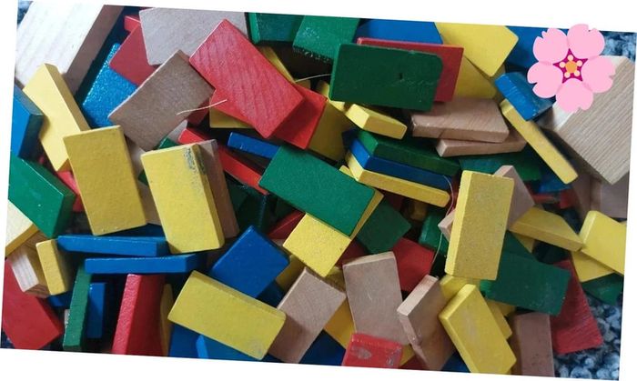 Lot de petits cubes de bois pour parcours dominos, en Bois Colorés - photo numéro 2