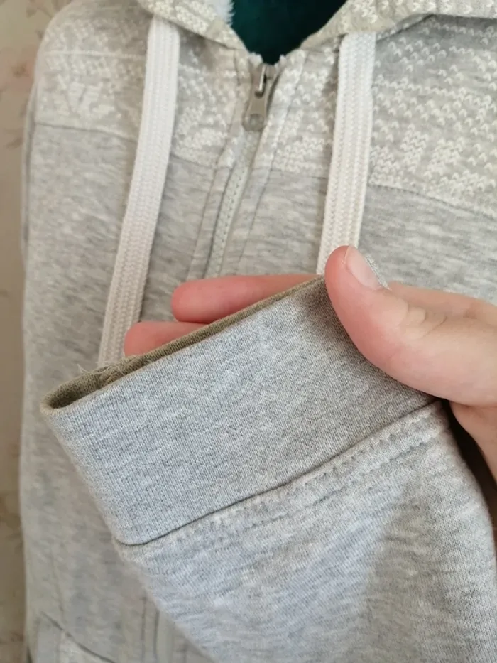 Veste à capuche grise fourrée avec poches et motifs blancs / crivit / (M) - photo numéro 6