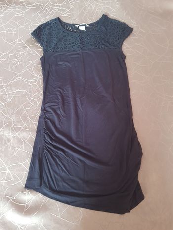 Top noir avec dentelle.T.34