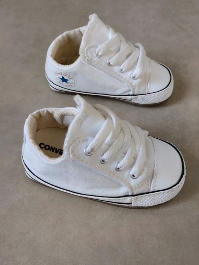 Véritable converse blanche bébé à scratch total pointure 19 - photo numéro 4