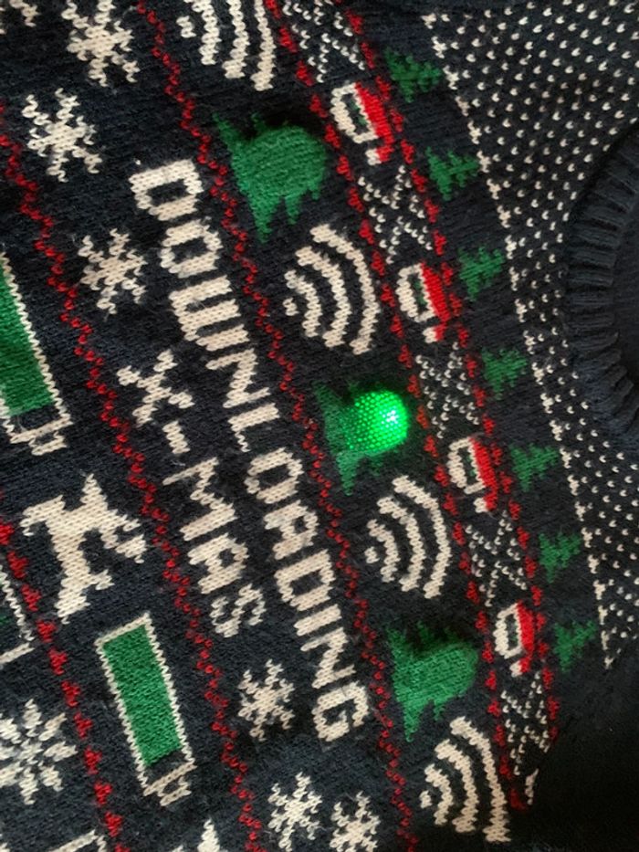 Pull de Noël lumineux - photo numéro 4