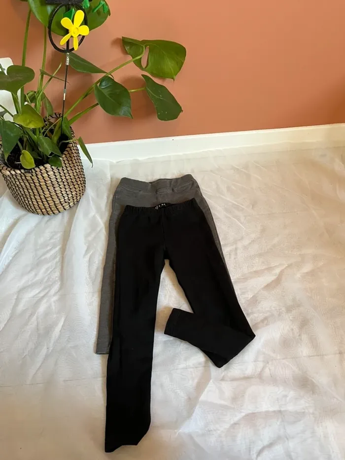 Lot 2 pantalons taille 3/4 ans