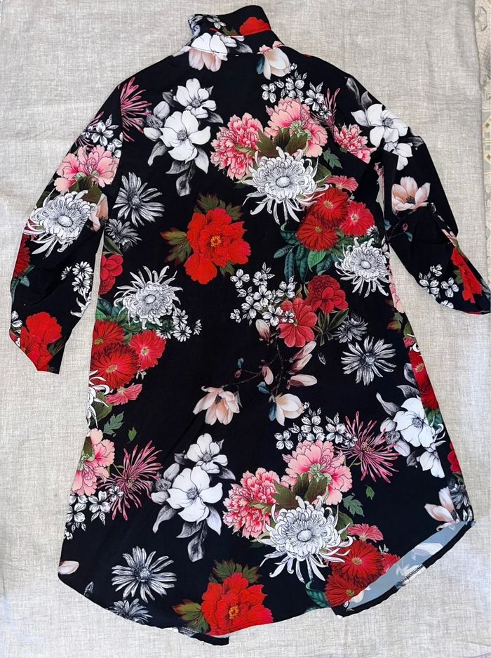 Abito camicia nera e rossa floreale con manica a 3/4 - photo numéro 3