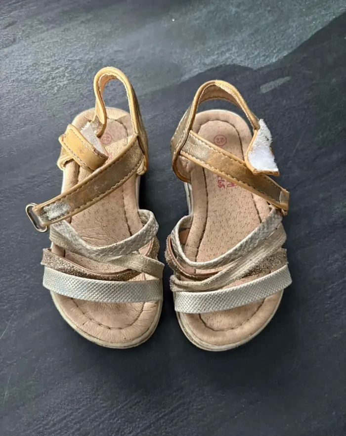 Sandale taille 22