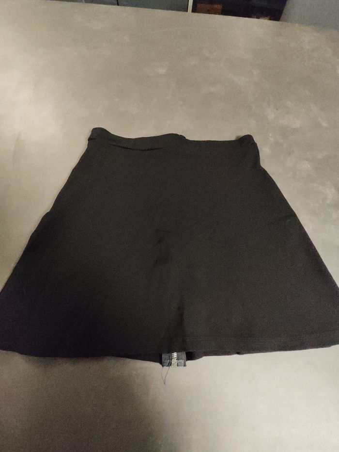 Jupe noire courte femme Pull&Bear – Taille M - photo numéro 2