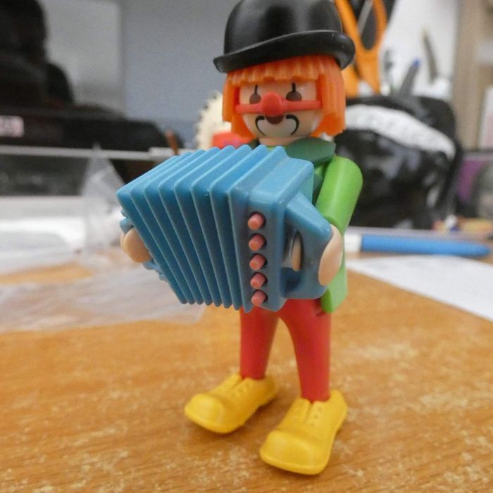 Clown a l accordéon playmobil collector 1986 (11) - photo numéro 1