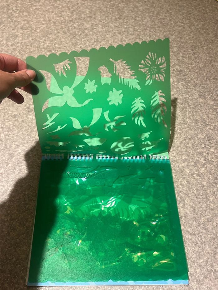 Livre de pochoirs dinosaures - photo numéro 2