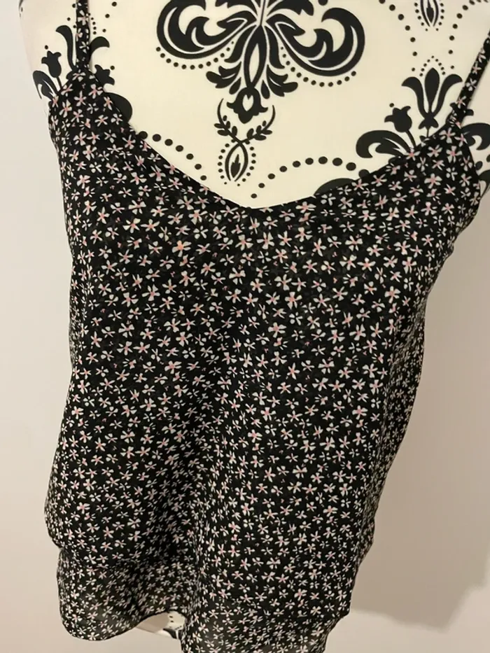 Débardeur fluide ample à fine bretelle noir motifs fleuri rose et blanc pimkie taille 36 - photo numéro 2