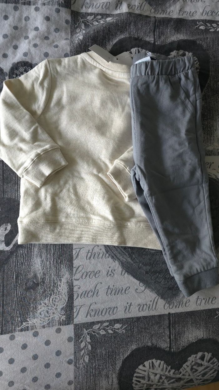 NEUFS (non portés) 🏷😍🥰superbe ensemble sweat et pantalon molleton 18MOIS Garçon 🥰😍🏷 - photo numéro 2